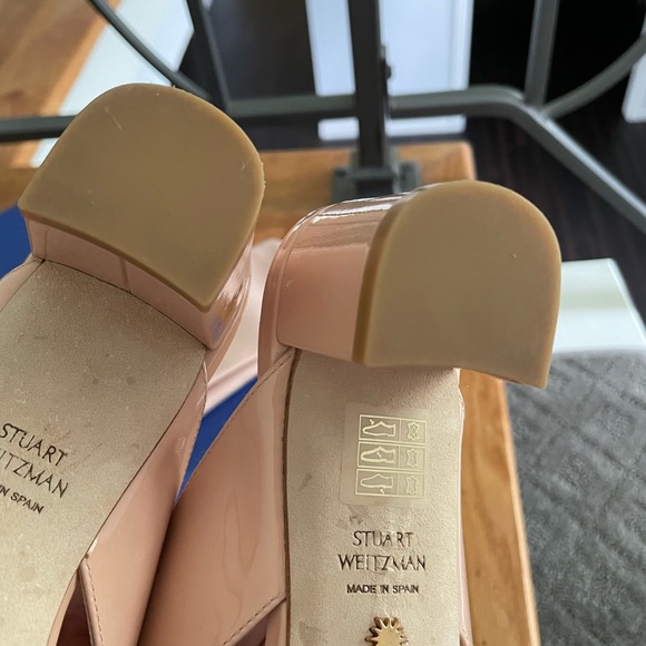 Stuart Weitzman Aletha sandal in patent nude. Size 37.5 (7) - Picture 5 of 5
